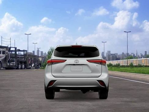 New 2026 Toyota Highlander Platinum AWD/4WD image 8