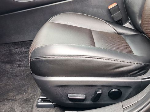 Certified 2025 MAZDA MAZDA3 Hatchback w/Premium Plus Pkg image 23