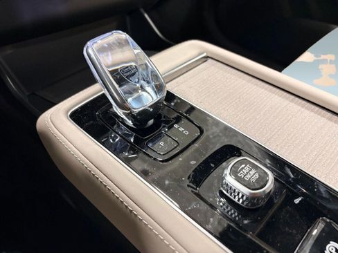 New 2026 Volvo XC90 B6 Plus w/ Protection Package Premier AWD/4WD image 18