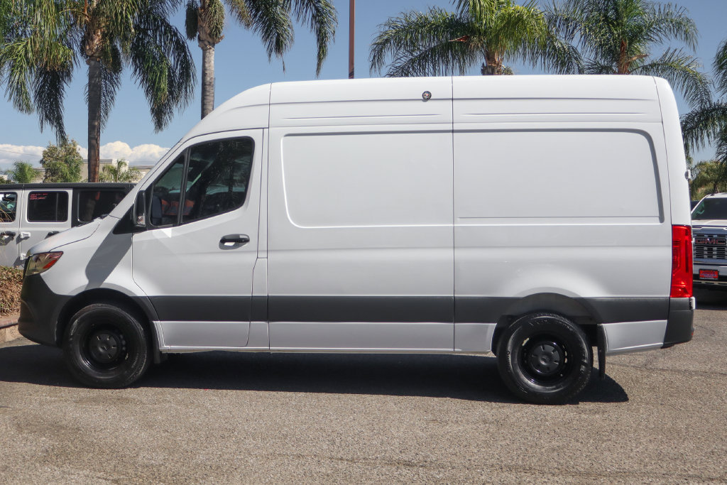 Used 2025 Mercedes-Benz Sprinter 2500 image 32
