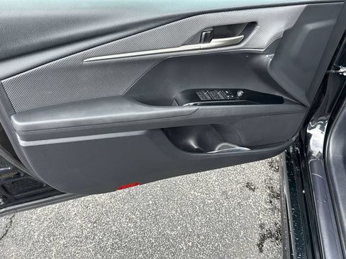 Used 2025 Toyota Camry SE FWD image 12