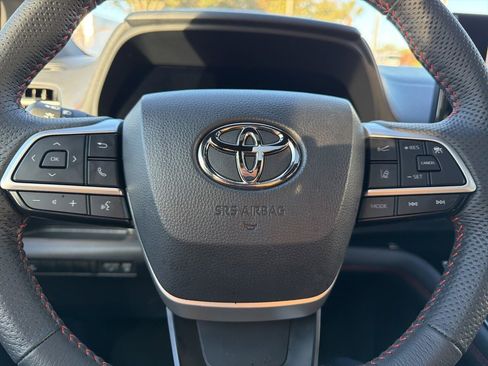 Used 2025 Toyota Sienna XSE w/ XSE Plus Package image 13