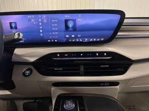 Certified 2025 Buick Enclave Avenir w/ Super Cruise Package AWD/4WD image 24