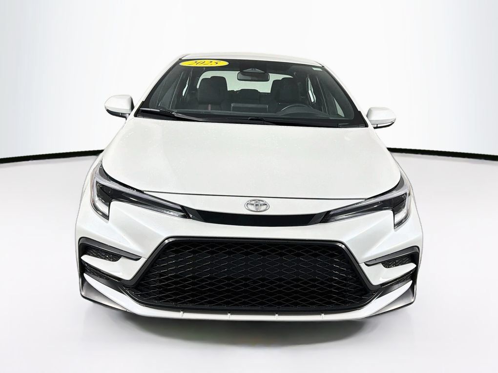 Used 2025 Toyota Corolla SE FWD image 2