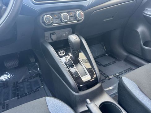 Used 2025 Nissan Versa SV image 40