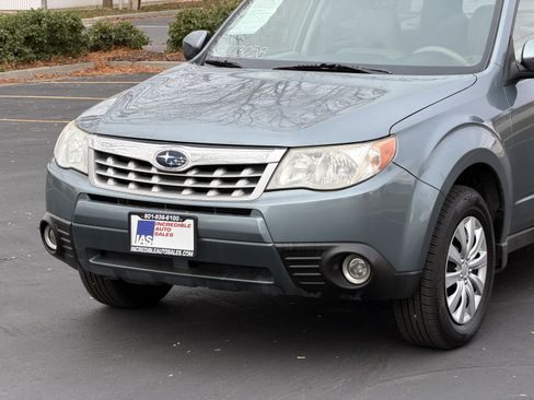 Used 2013 Subaru Forester 2.5X Premium w/ Popular Pkg 2 AWD/4WD image 10