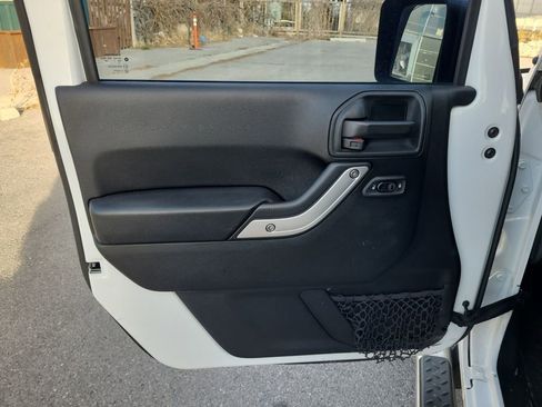 Used 2017 Jeep Wrangler Unlimited Sahara w/ Dual Top Group image 17