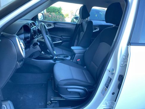 Used 2025 Kia Soul LX w/ LX Technology Package image 36