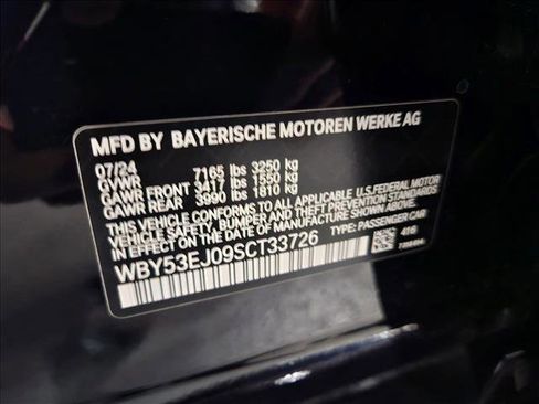 Used 2025 BMW i7 xDrive60 image 24