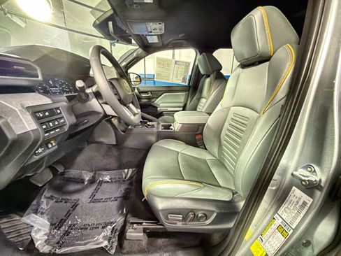 Used 2024 Toyota Tacoma Trailhunter image 27