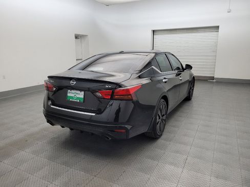 Used 2020 Nissan Altima 2.5 SV FWD image 9