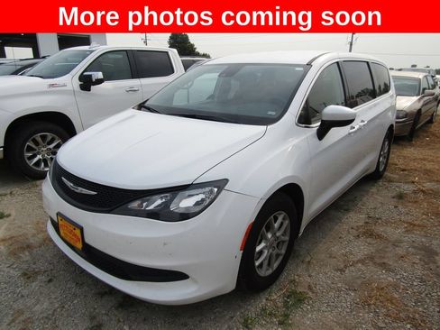 Used 2023 Chrysler Voyager LX FWD image 1