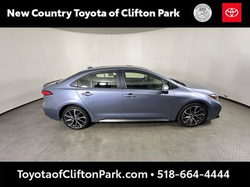 Used 2022 Toyota Corolla SE image 2