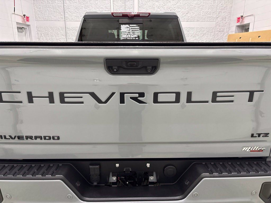 Used 2024 Chevrolet Silverado 3500 LTZ w/ LTZ Plus Package AWD/4WD image 5