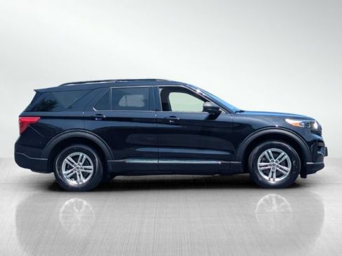Used 2020 Ford Explorer XLT w/ Comfort Package AWD/4WD image 3