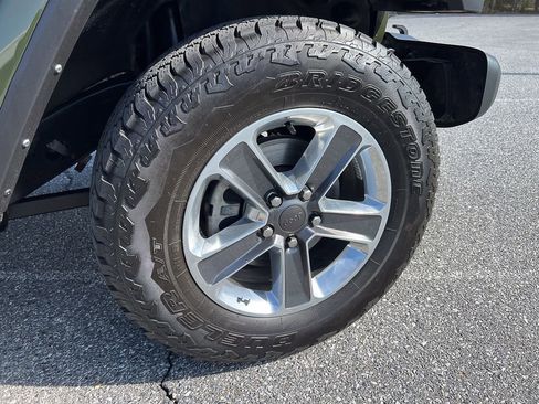 Used 2021 Jeep Wrangler Unlimited Sahara w/ Uconnect 4C Nav & Sound Group image 11