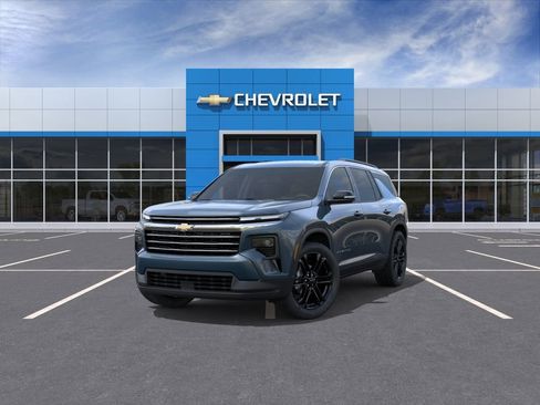 Used 2026 Chevrolet Traverse LT w/ Driver Confidence Package image 8