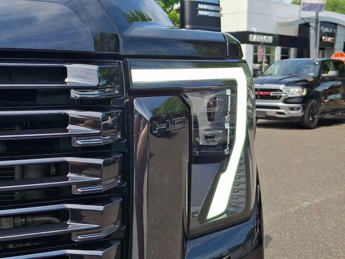 Used 2024 GMC Sierra 2500 Denali Ultimate AWD/4WD image 11