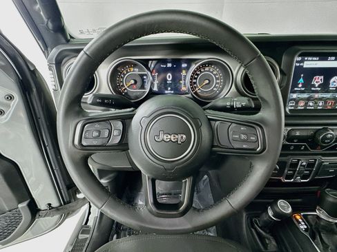 Used 2023 Jeep Gladiator Sport AWD/4WD image 11