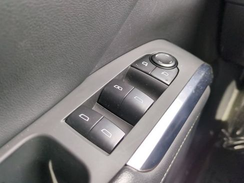 Used 2025 Chevrolet Traverse LT FWD image 29