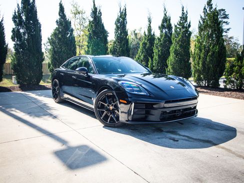 Used 2026 Porsche Panamera image 2