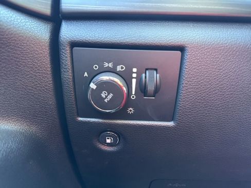 Used 2022 Jeep Grand Cherokee Laredo X image 9