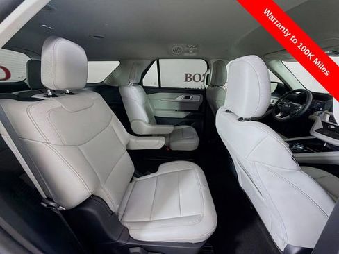 Certified 2025 Ford Explorer Active w/ Active Comfort Package RWD image 35