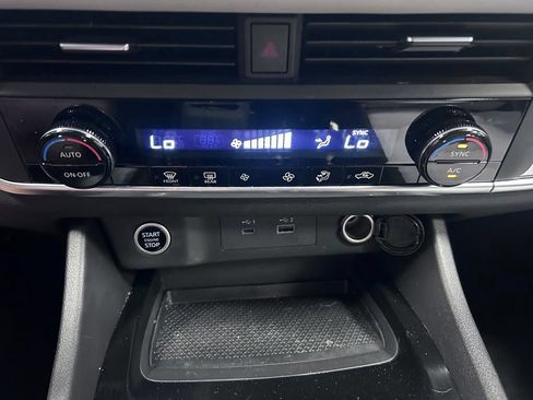 Used 2023 Nissan Rogue SV AWD/4WD image 15