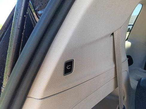 Used 2024 Chrysler Pacifica Touring-L FWD image 27