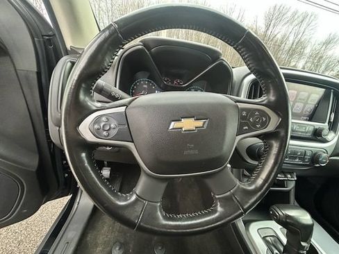 Used 2017 Chevrolet Colorado LT AWD/4WD image 11