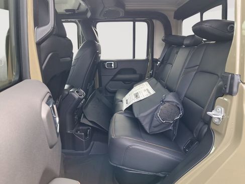 New 2025 Jeep Gladiator Sport w/ Premium Package image 14