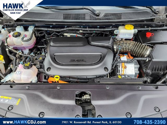 Certified 2024 Chrysler Pacifica Premium FWD image 35