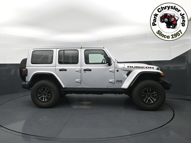 Used 2024 Jeep Wrangler Unlimited Rubicon AWD/4WD image 3