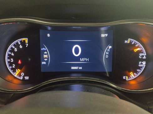 Used 2020 Jeep Grand Cherokee Altitude image 23