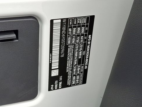 Used 2025 Mercedes-Benz Sprinter 3500 image 27