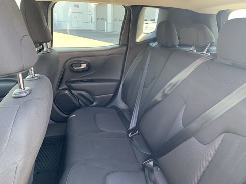 Certified 2023 Jeep Renegade Latitude AWD/4WD image 32