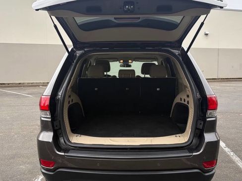 Used 2020 Jeep Grand Cherokee Laredo RWD image 16