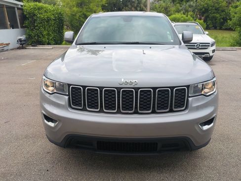 Used 2019 Jeep Grand Cherokee Laredo RWD image 4