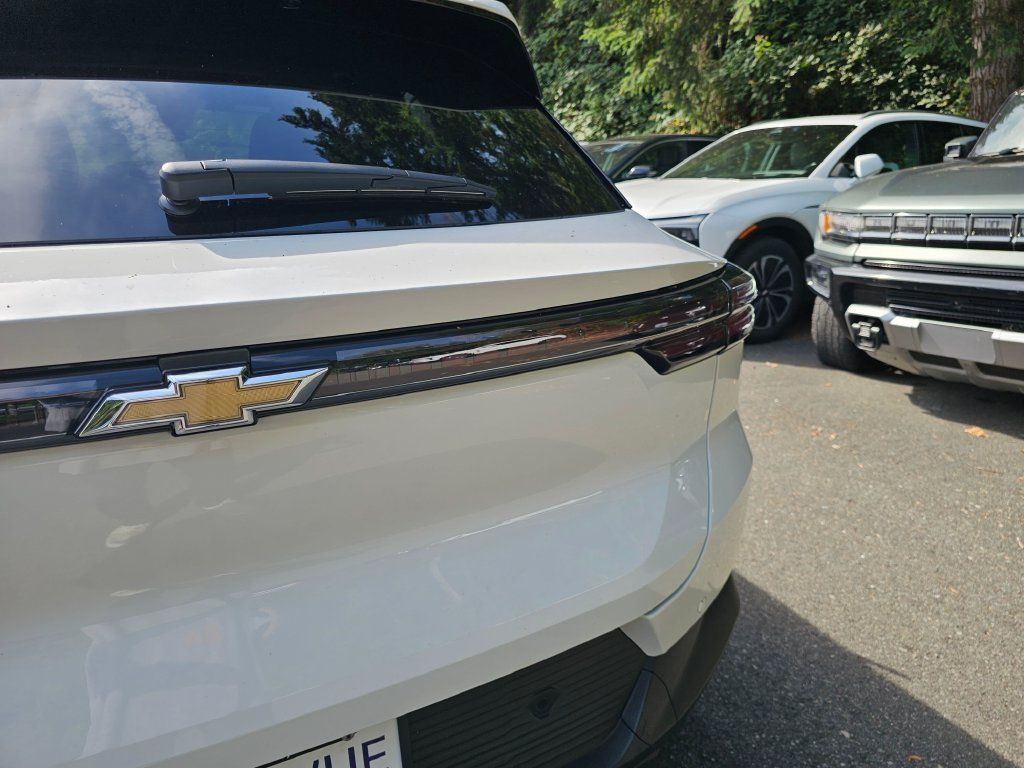 New 2026 Chevrolet Equinox EV LT FWD image 16
