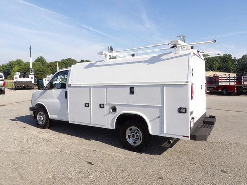 Used 2021 GMC Savana 3500 w/ Power Convenience Package RWD image 4