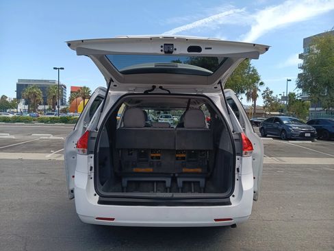 Used 2012 Toyota Sienna LE FWD image 9
