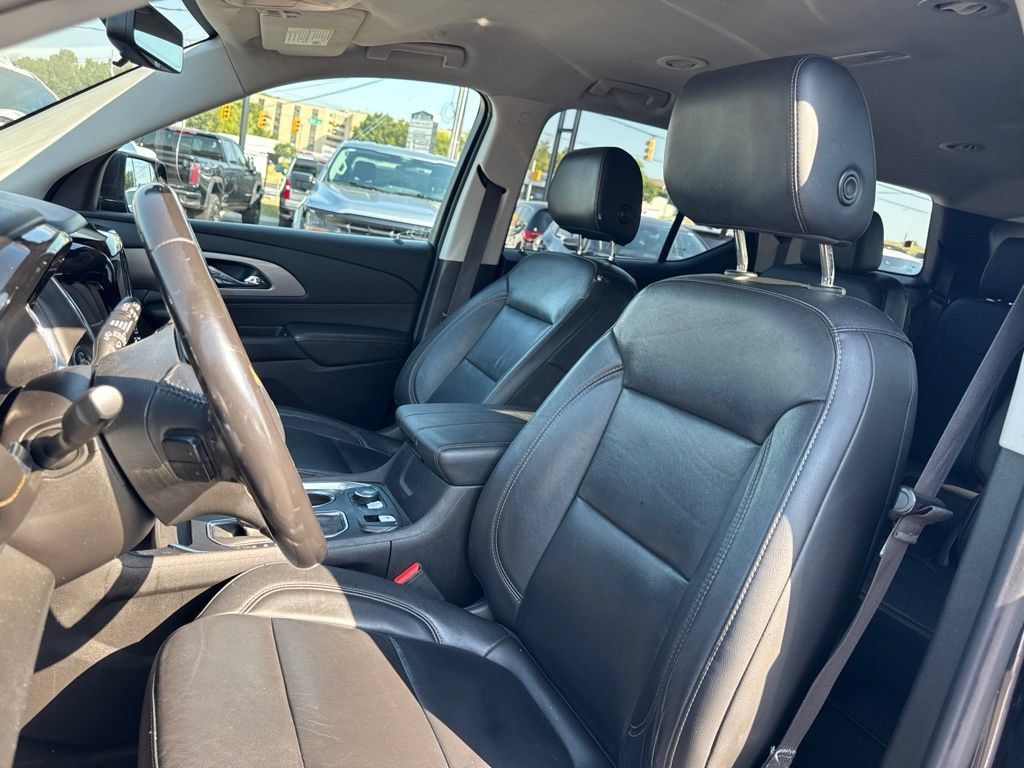 Used 2019 Chevrolet Traverse LT w/ LT Premium Package AWD/4WD image 13