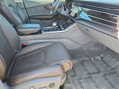 Used 2020 Audi Q8 Prestige w/ Prestige Package image 21