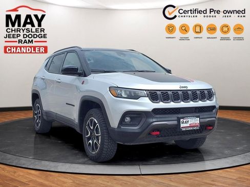 Used 2025 Jeep Compass Trailhawk AWD/4WD image 19