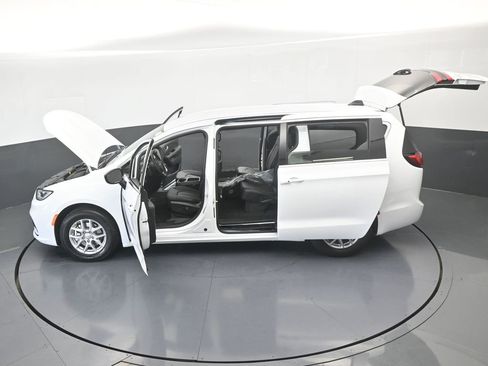 New 2026 Chrysler Pacifica Select image 58
