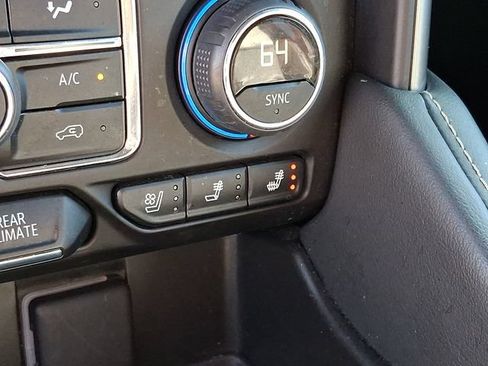 Used 2024 Chevrolet Suburban Premier AWD/4WD image 24