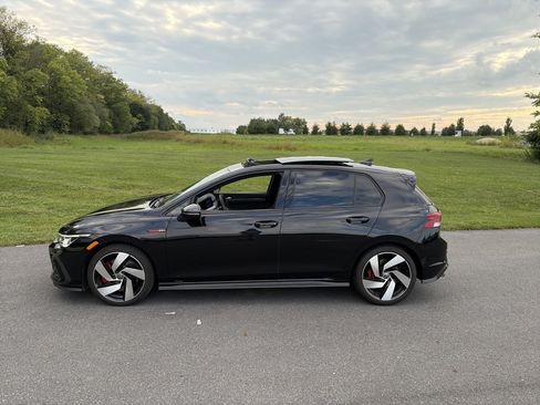 Used 2022 Volkswagen GTI SE FWD image 8