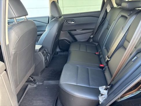 Used 2025 Nissan Rogue SV w/ SV Premium Package image 30