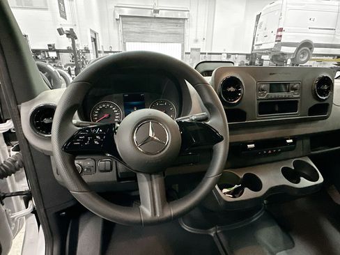 Used 2025 Mercedes-Benz Sprinter 2500 image 11