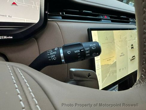 Used 2025 Land Rover Range Rover SV image 43